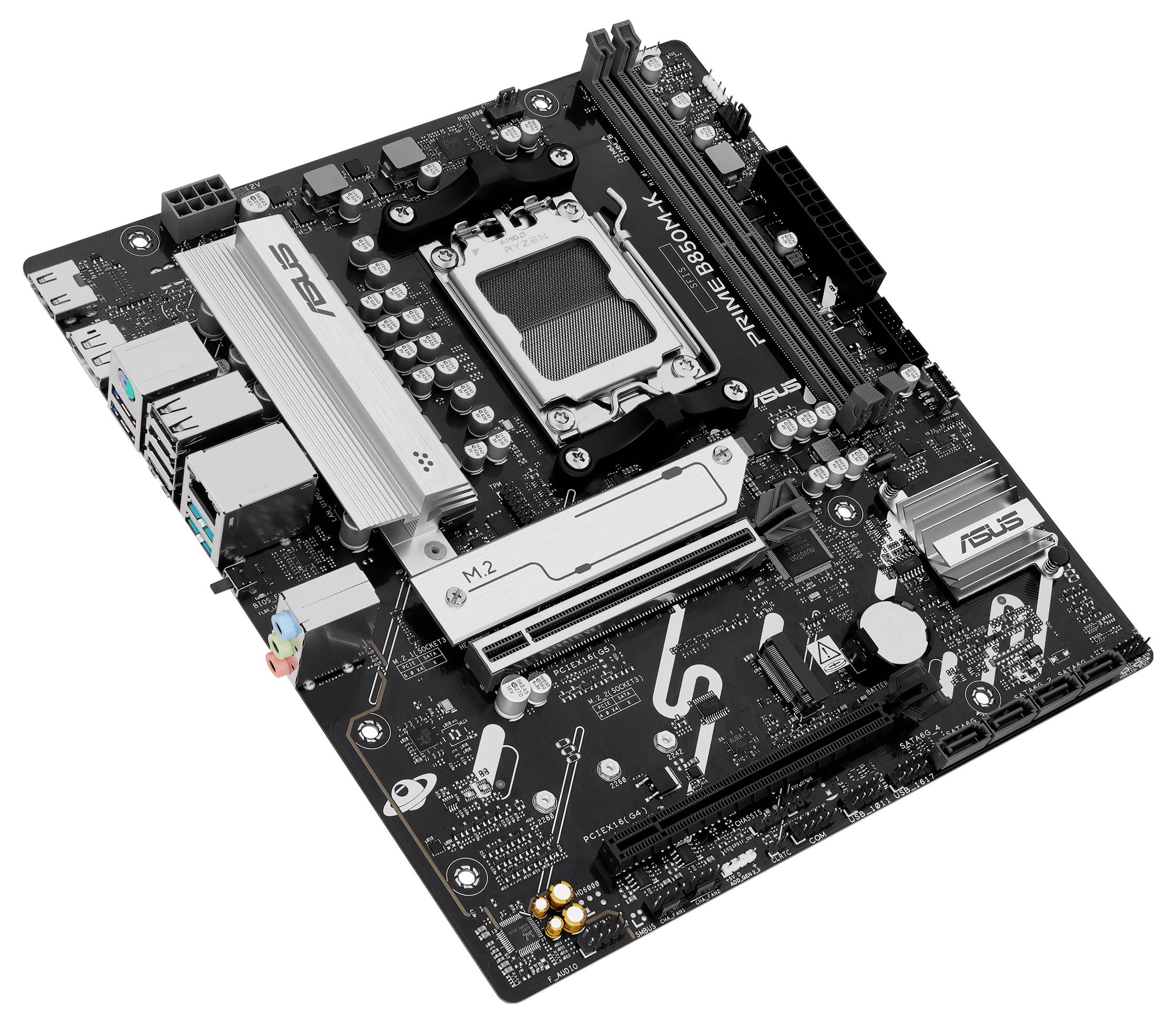 Ein Computer-Motherboard mit mehreren Steckplätzen und Anschlüssen, darunter RAM-Steckplätze, CPU-Sockel und verschiedene Schnittstellen.