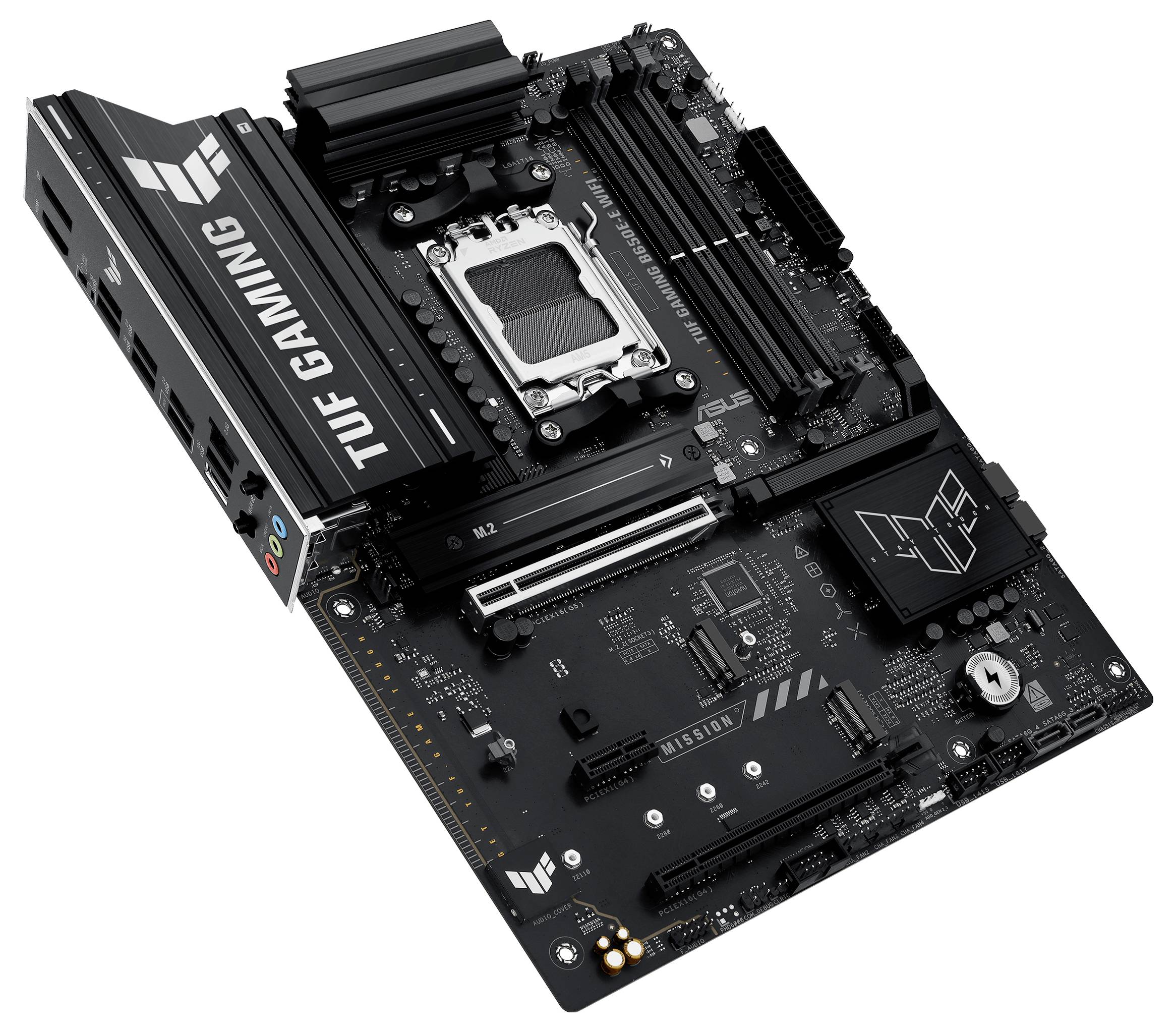 Computer-Mainboard mit der Aufschrift 'TUF Gaming'. Zeigt Steckplätze für Prozessor, RAM und Anschlüsse für Peripheriegeräte.