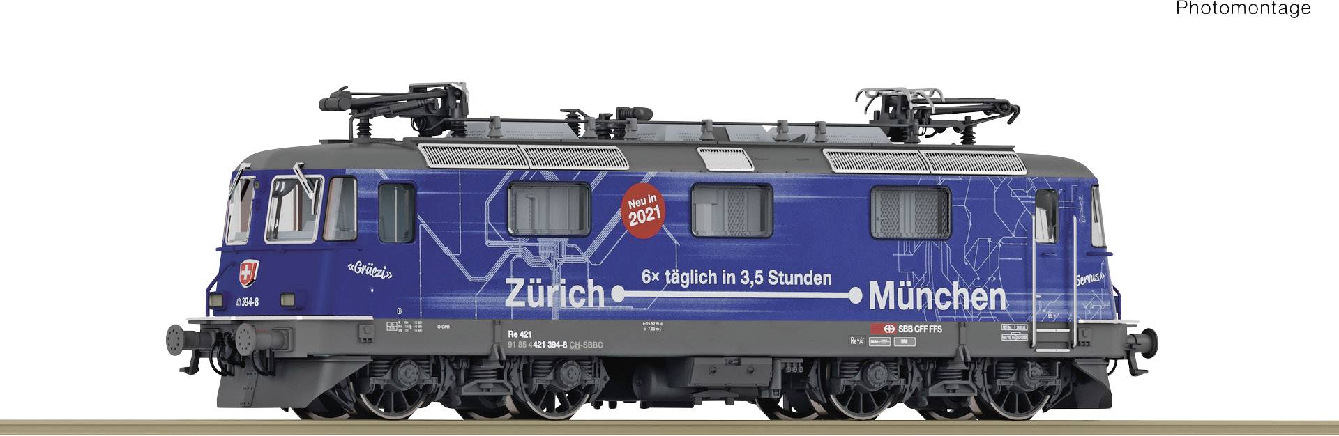 Ein elektrischer Zug in blauer Lackierung mit der Aufschrift 'Zürich ↔ München', '8x täglich in 3,5 Stunden', wirbt für eine Zugverbindung.