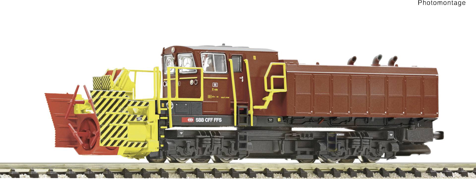 Eine rote Modelllokomotive auf einem Gleis, mit einer gelb-schwarzen Schneeräumschaufel vorne angebracht.