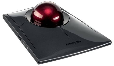 Ein schwarzer Trackball von Kensington mit roter Kugel in der Mitte. Die Oberfläche ist glatt und ergonomisch geformt.