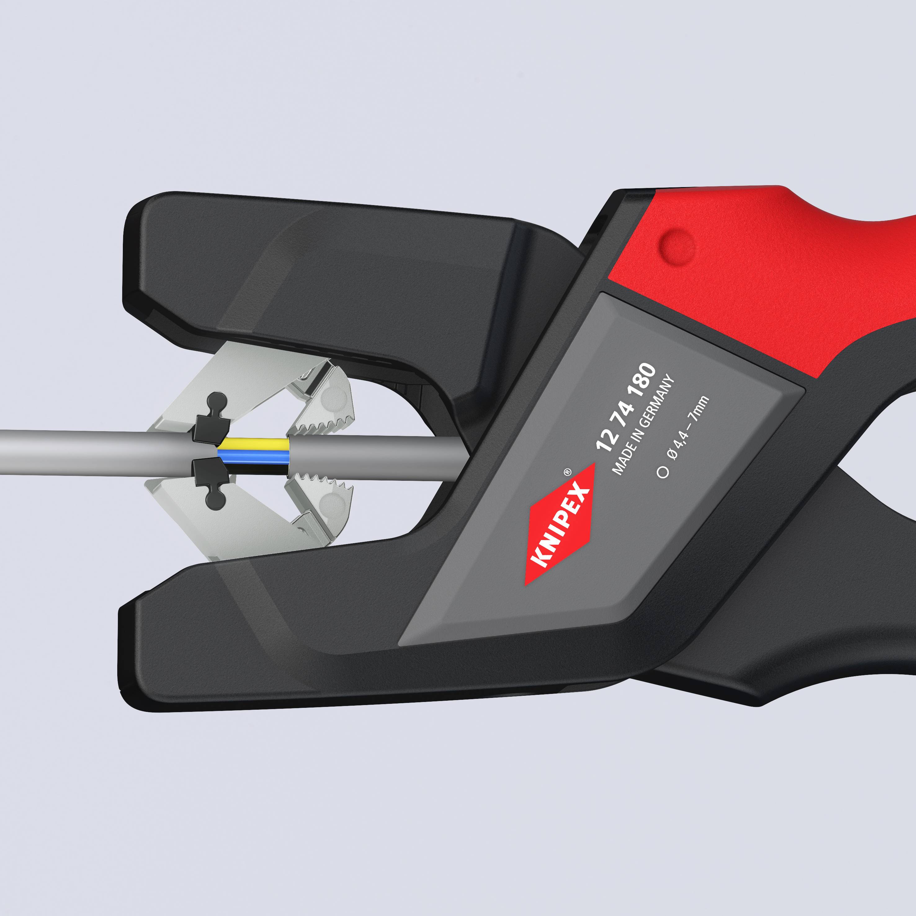 Eine Zange schneidet ein Kabel ab. Das Werkzeug ist schwarz und rot, mit der Aufschrift 'KNIPEX' und '12 71 180'.