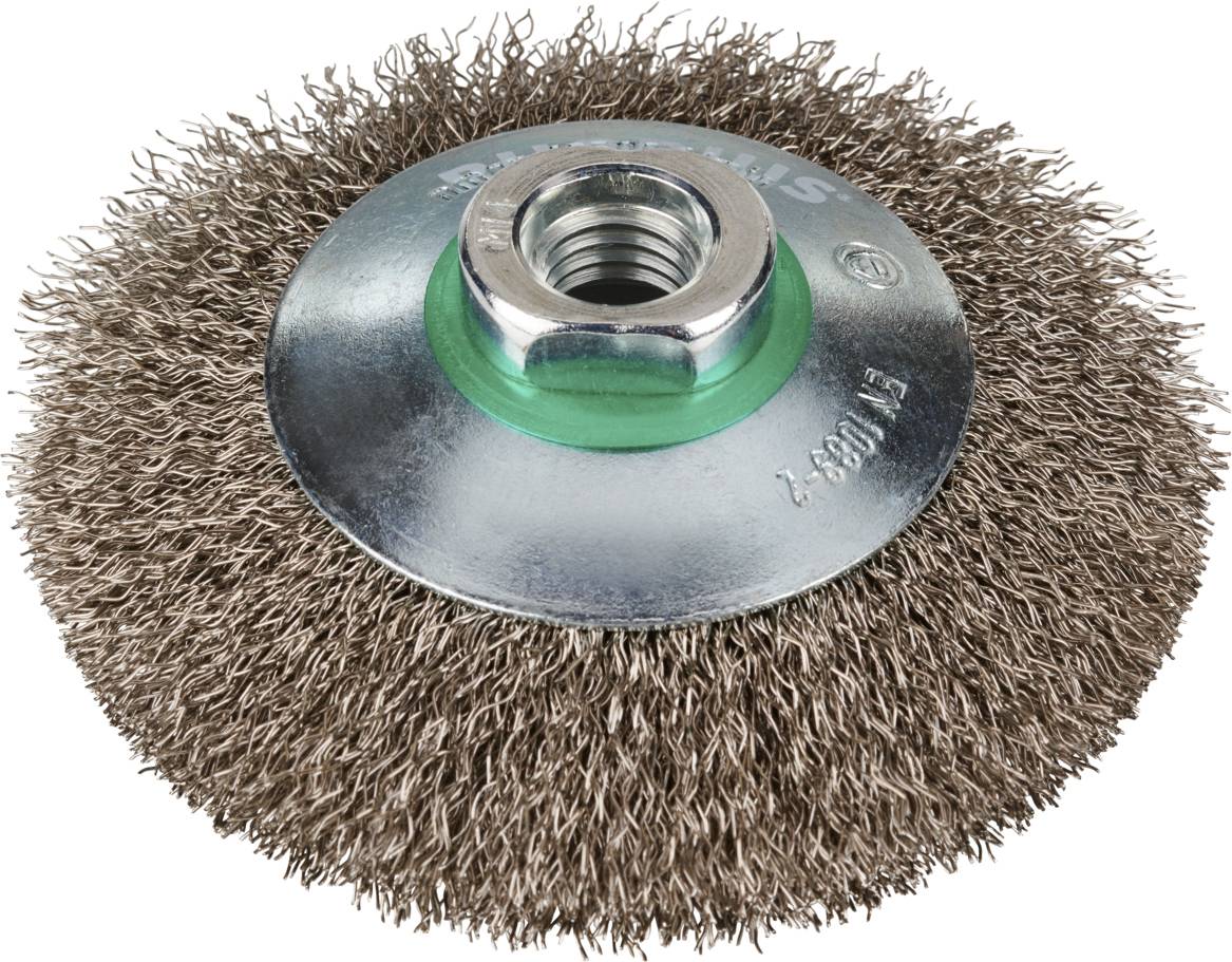 Runde Drahtbürste mit Metallborsten und grünem Kunststoffring in der Mitte, geeignet für die Reinigung von Oberflächen.