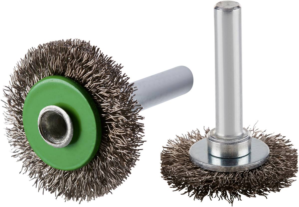 Zwei Drahtbürstenaufsätze mit grüner und silberner Basis. Perfekt für Bohrmaschinen zum Entfernen von Rost oder Lack.