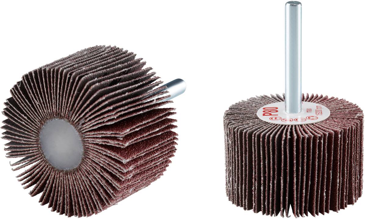 Zwei Schleifaufsätze mit lamellenartigen Rädern aus Schleifpapier, montiert auf Metallstiften. Geeignet zum Glätten von Oberflächen.