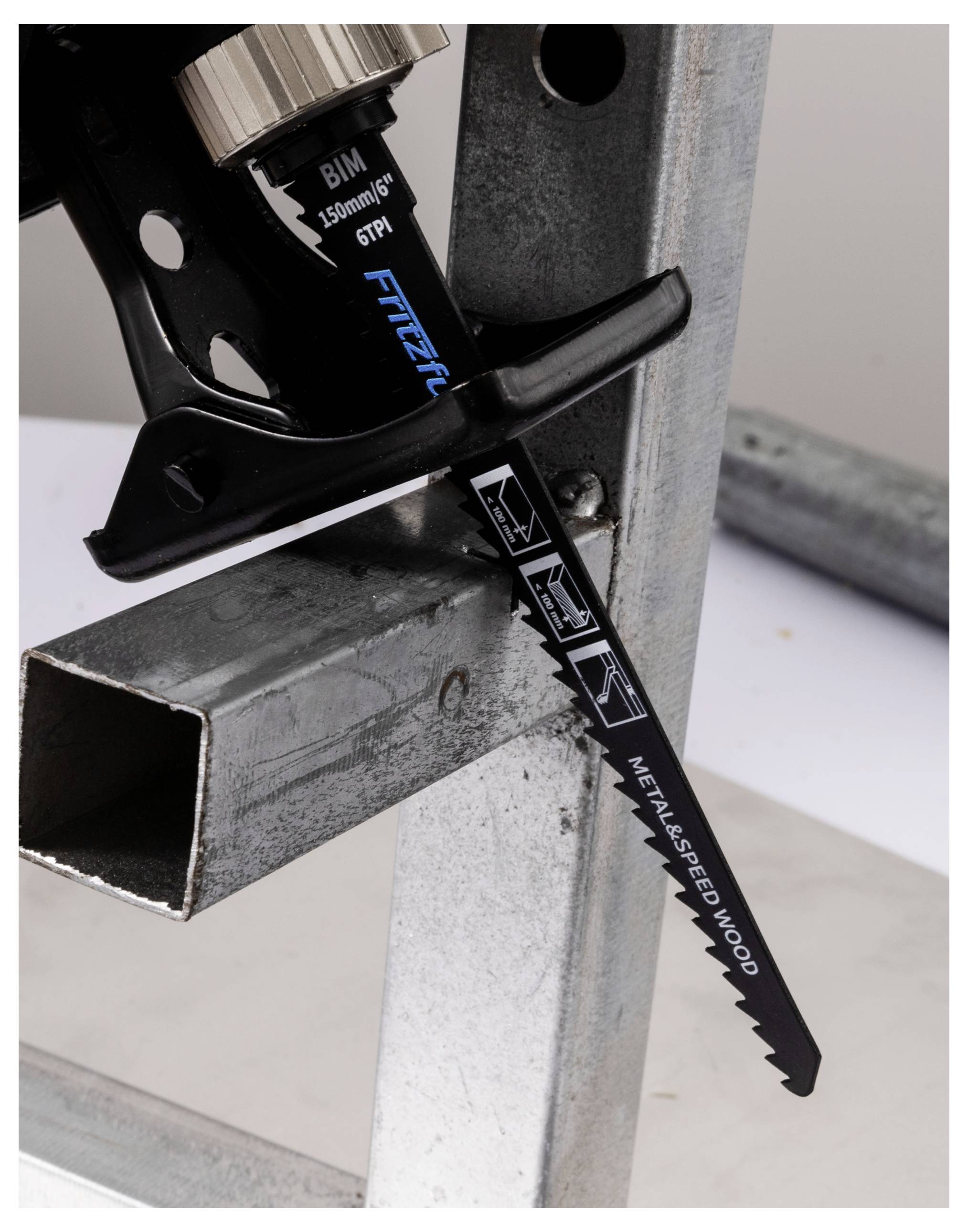 Eine Sägeblatt mit der Aufschrift „Metal & Speed Wood