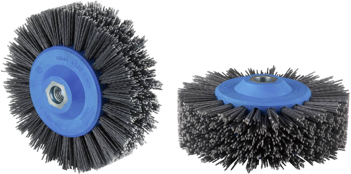 Zwei runde Drahtbürsten mit blauen Kunststoffzentren, eine stehend, die andere liegend, ideal zum Reinigen und Polieren.