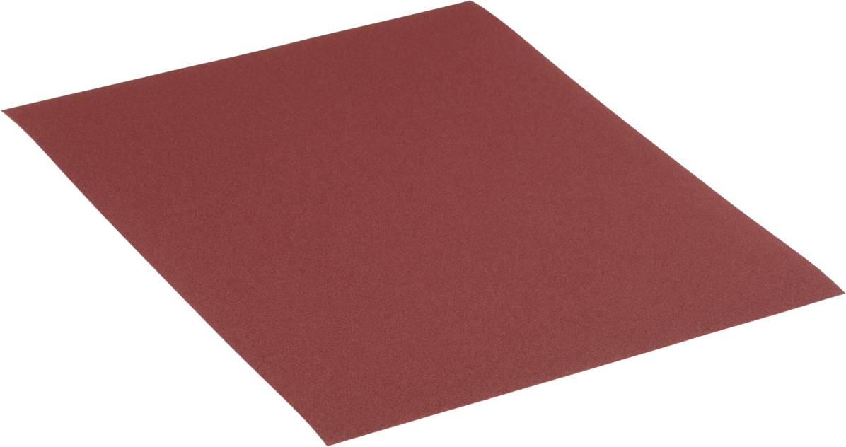 Ein einzelnes Blatt rotbraunes Schleifpapier, das leicht nach oben geneigt ist und ohne sichtbare Markierungen im Bild.