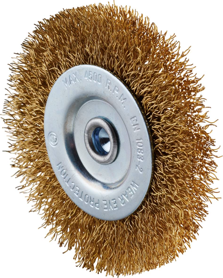 Ein runder Drahtbürstenaufsatz mit Metallscheibe in der Mitte, beschriftet mit 'MAX 4500 R.P.M. EN1083-2, WEAR EYE PROTECTION'.