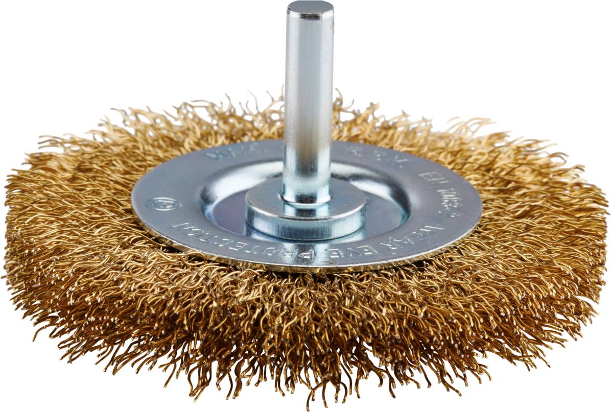 Metallische Drahtbürste mit rundem Schaft, Borsten aus kupferfarbenem Draht spiralförmig angeordnet, geeignet für Bohrmaschine.