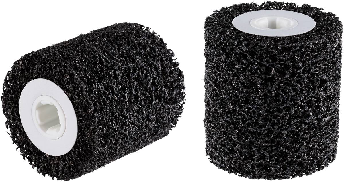 Zwei schwarze Filterschaumrollen mit weißem Innenkern auf weißem Hintergrund. Sie sind für die Wasserfiltration in Aquarien geeignet.
