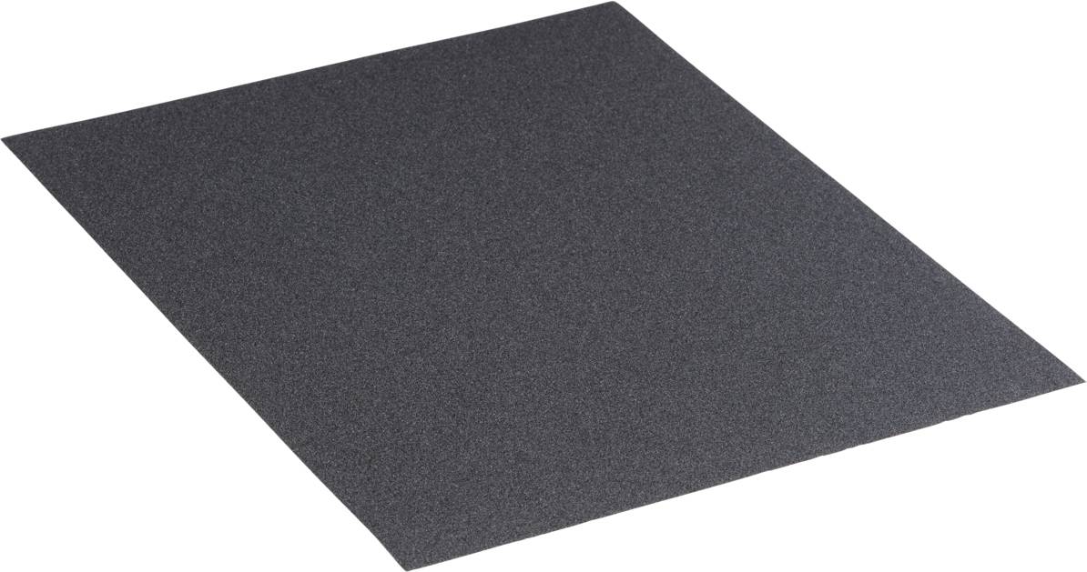 Ein rechteckiges Stück Schleifpapier, schwarz, mit feiner Körnung, das auf eine flache Oberfläche gelegt wurde.