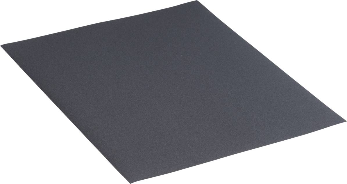 Ein schwarzes Stück Schleifpapier liegt leicht geneigt auf einer Fläche.