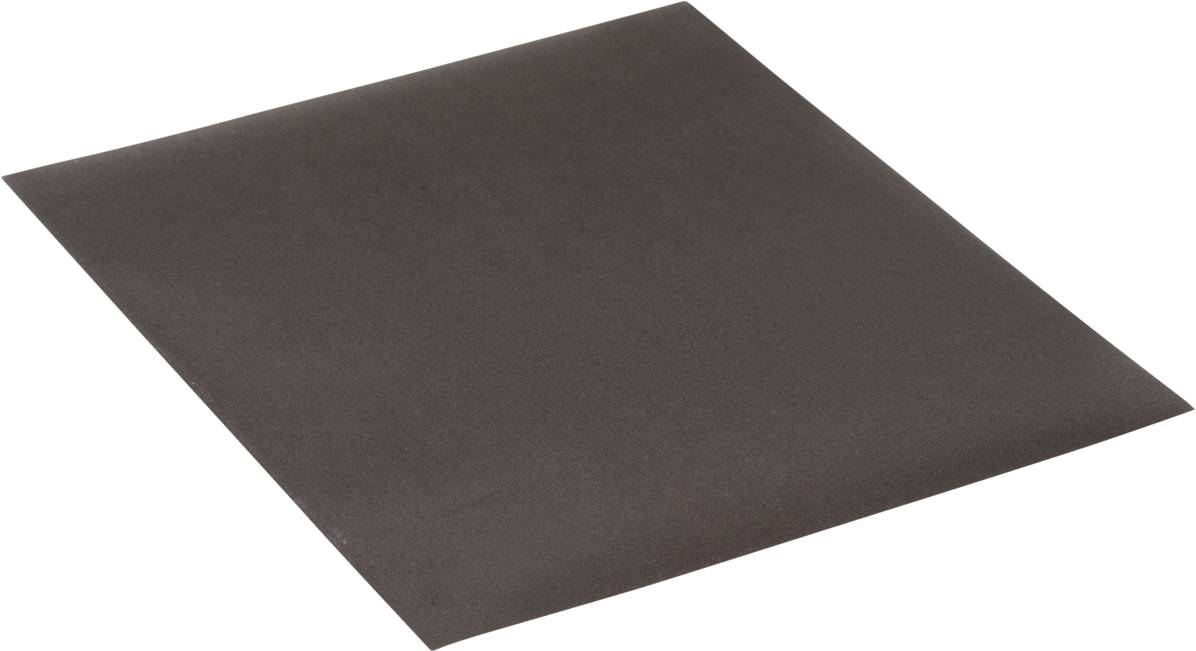 Ein dunkles Schleifpapierblatt liegt flach. Es ist quadratisch und gleichmäßig strukturiert, geeignet für feine Schleifarbeiten.