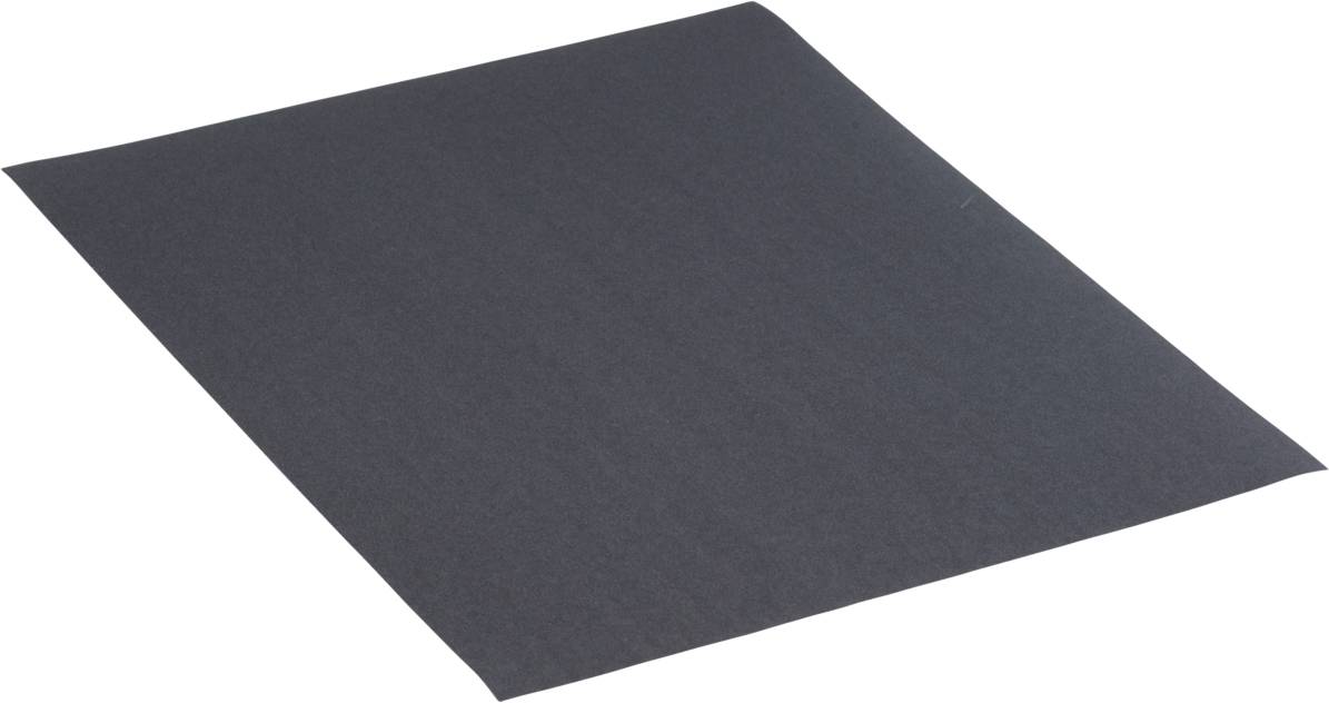 Ein einzelnes schwarzes Blatt Schleifpapier liegt flach auf einer Oberfläche.