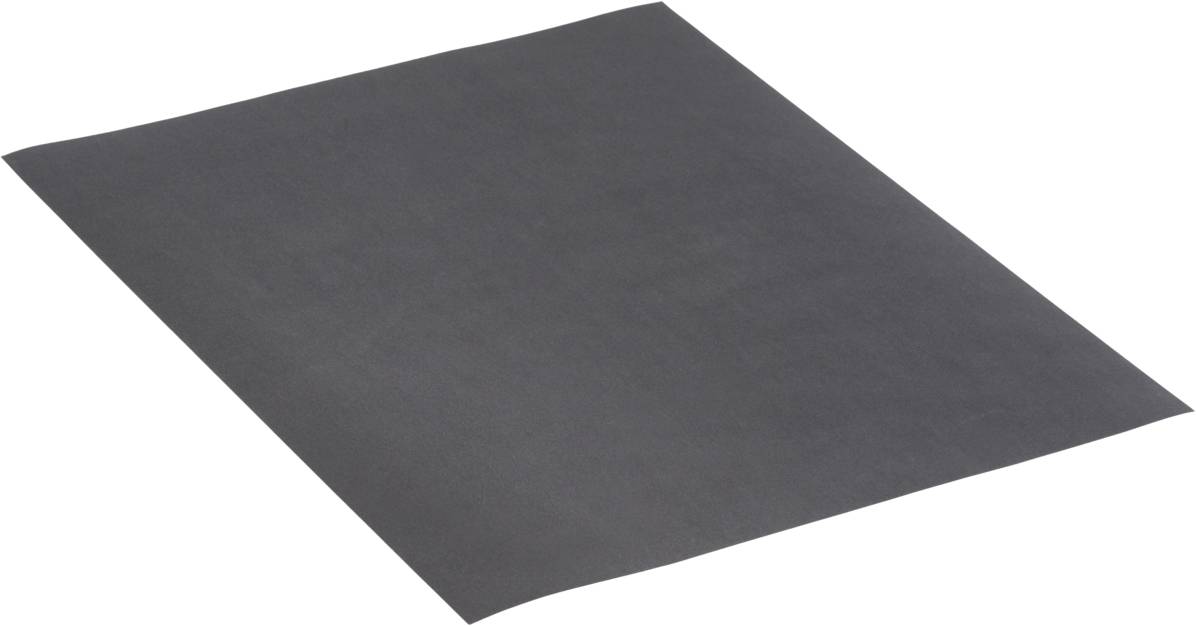 Ein schwarzes rechteckiges Blatt Papier liegt flach auf einer Oberfläche.