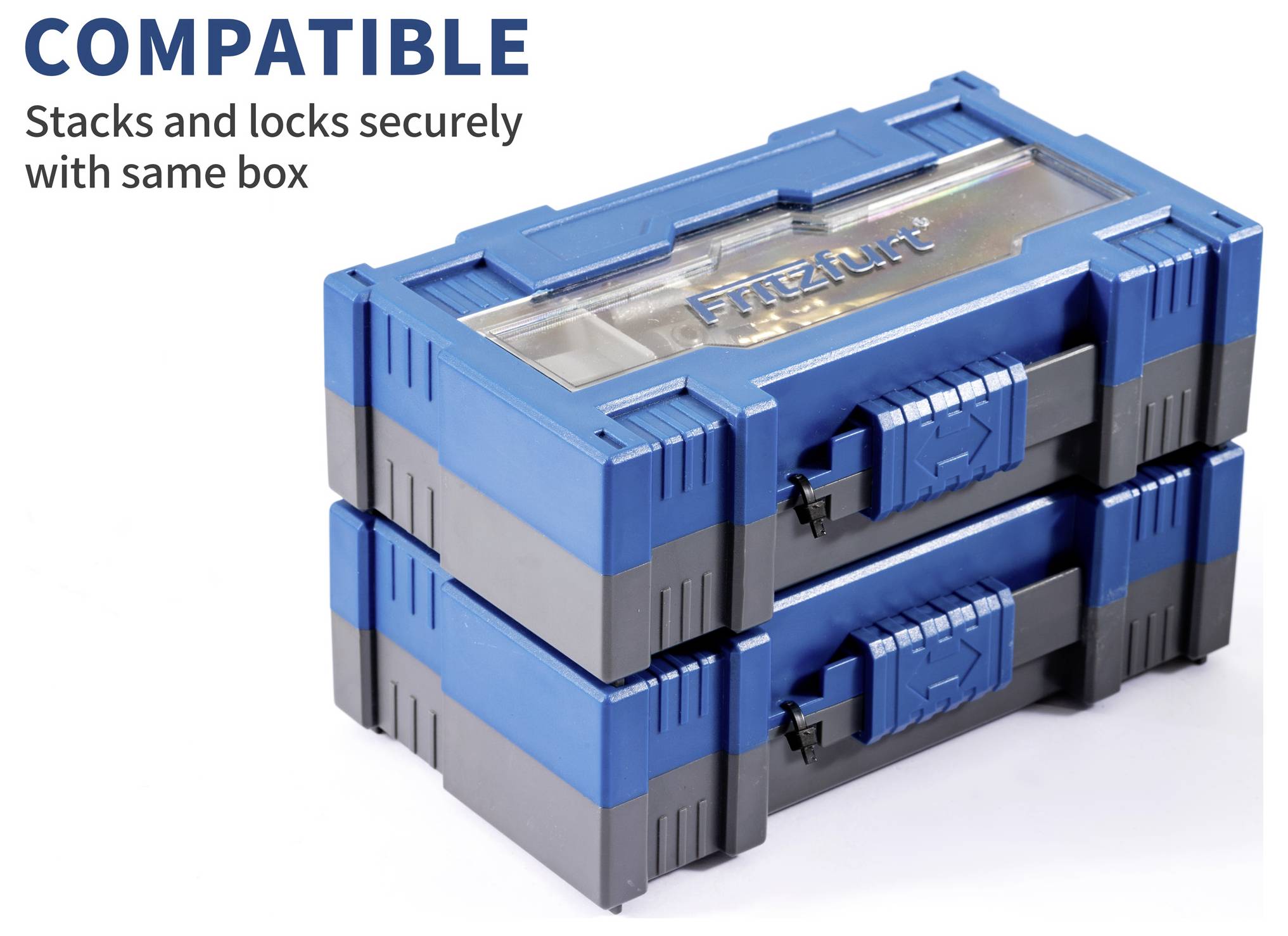 Zwei blaue, stapelbare Aufbewahrungsboxen mit Verschlüssen, beschriftet mit 