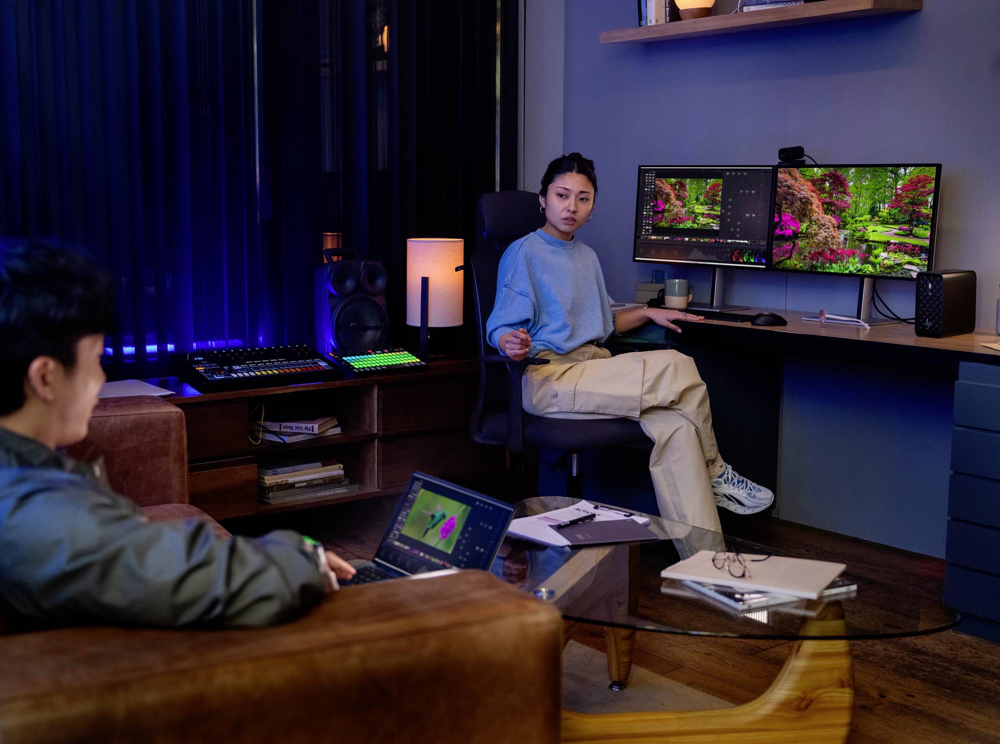 HP Workstation Notebook 35.6 cm (14 Zoll) 2.8K AMD Ryzen AI Max 390 64 GB RAM 1 TB SSD Deutsch, QWERTZ AMD Radeon™ 8050S Silber A3ZQ1ET