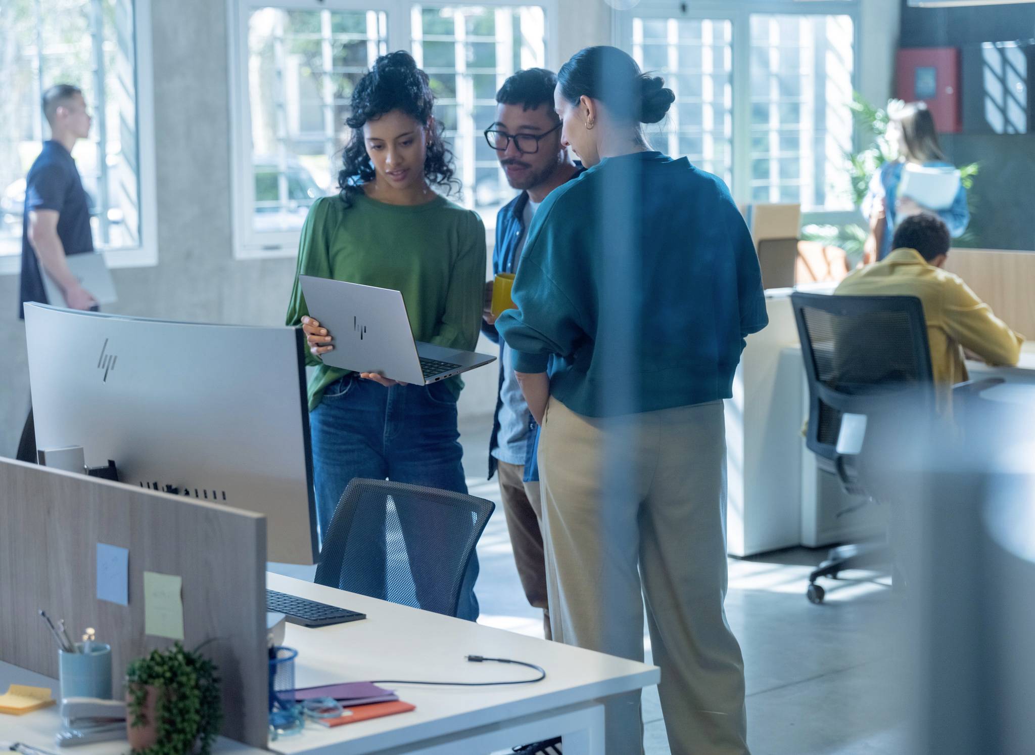 HP Workstation Notebook 35.6cm (14 Zoll) 2.8K AMD Ryzen AI Max 390 64GB RAM 1TB SSD Deutsch, QWERTZ AMD Radeon™ 8050S Silber A3ZQ