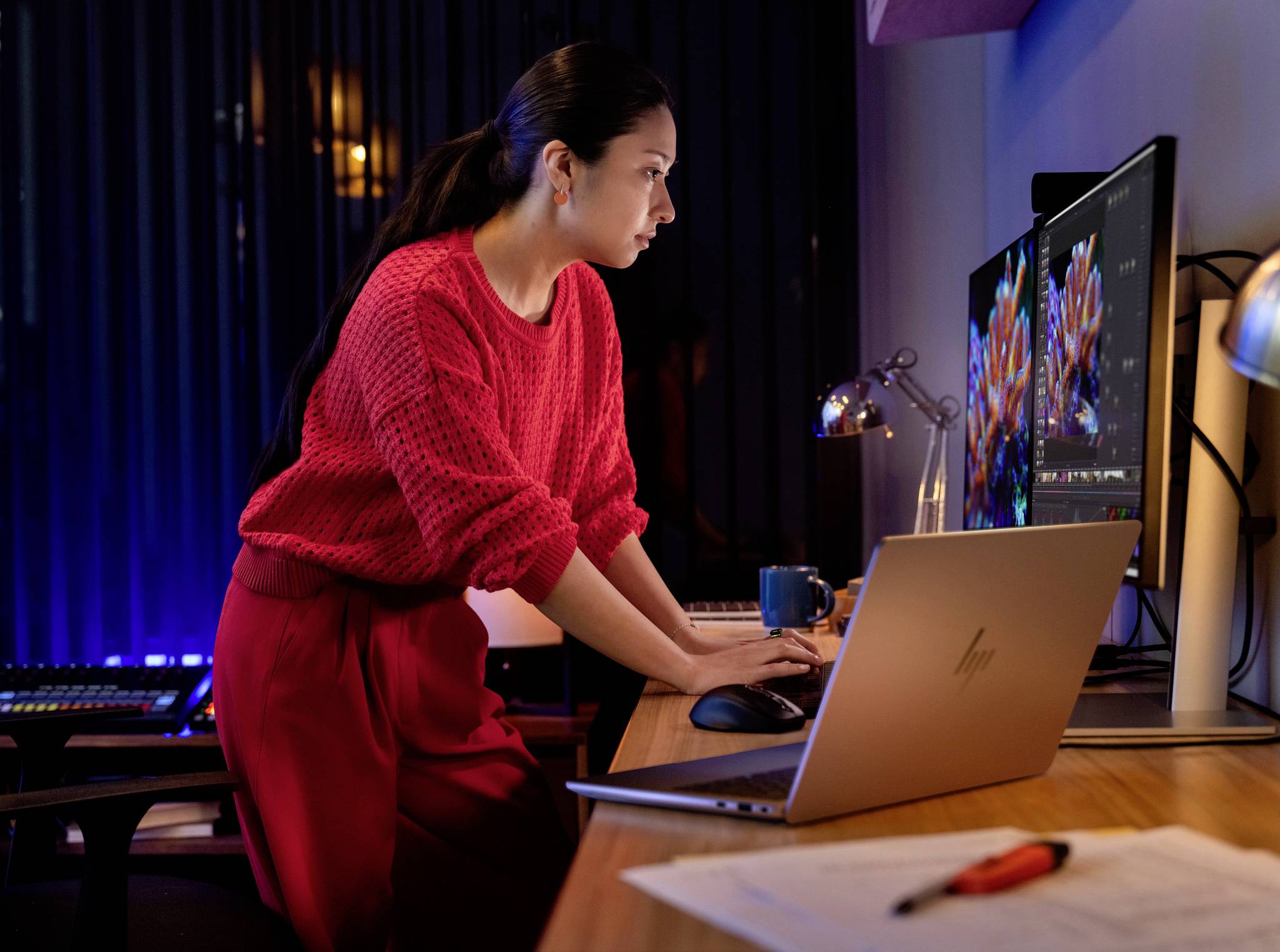 HP Workstation Notebook 35.6 cm (14 Zoll) WUXGA AMD Ryzen AI Max 385 32 GB RAM 512 GB SSD Deutsch, QWERTZ AMD Radeon™ 8050S Silber A3ZQ3ET