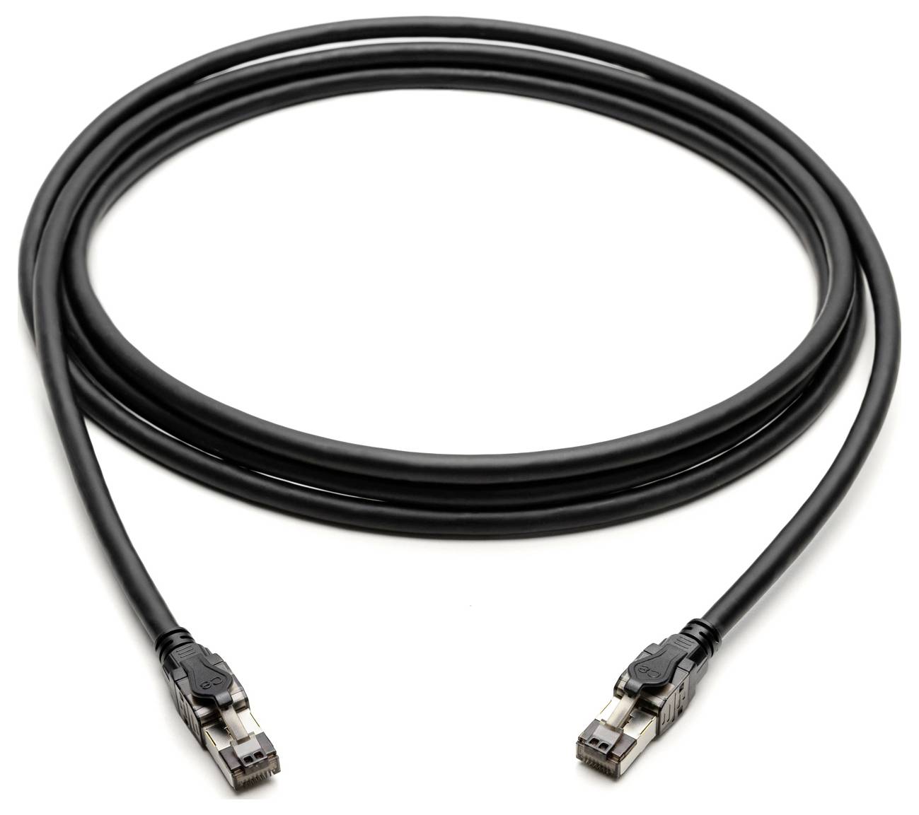 Schwarzes Ethernet-Kabel mit zwei RJ-45-Steckern, in einem Kreis auf weißem Hintergrund angeordnet. Nutzung für Netzwerkverbindungen.