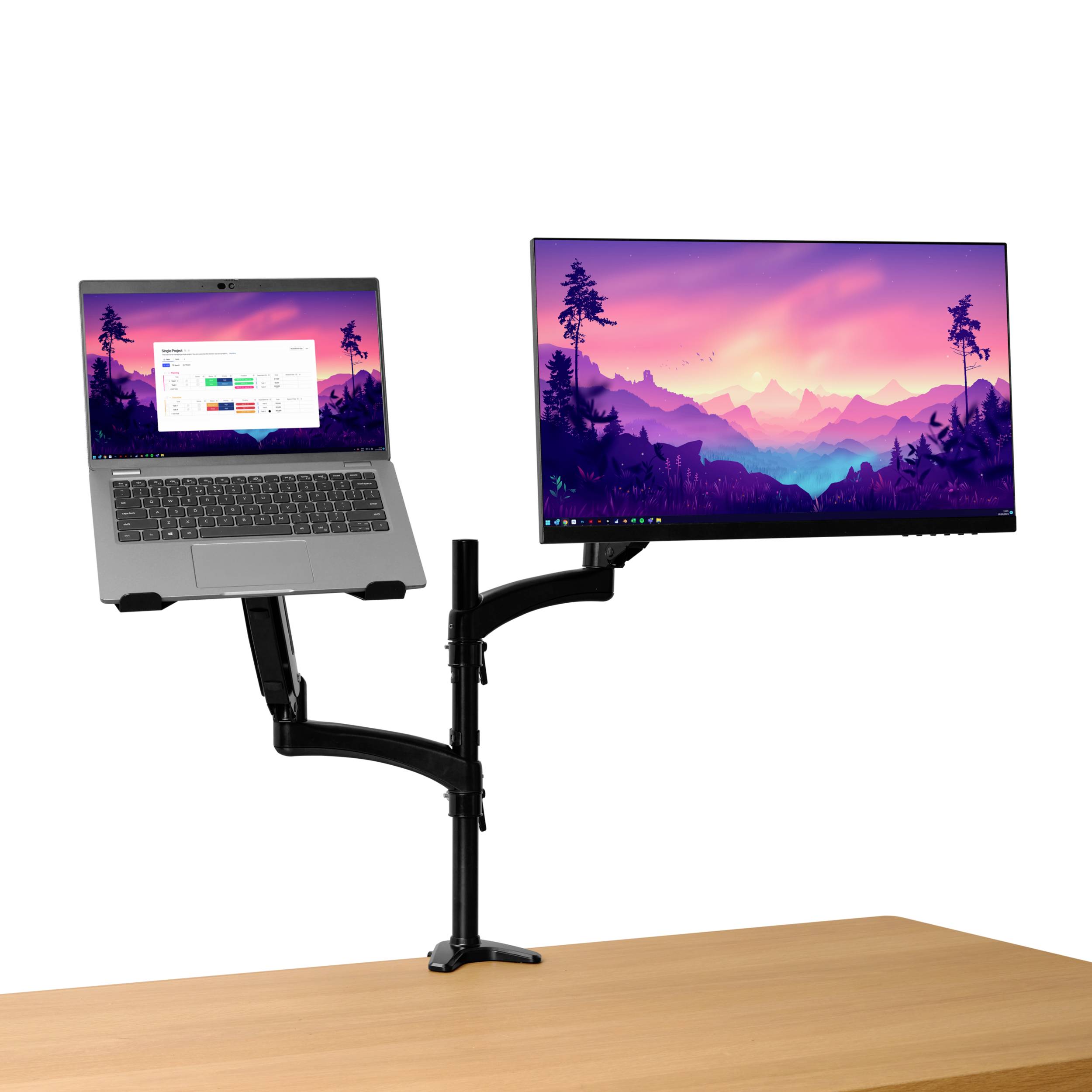 Zwei-Bildschirm-Setup auf einem Tisch: ein Laptop und ein Monitor nebeneinander montiert. Der Monitor zeigt eine Landschaft bei Sonnenuntergang.