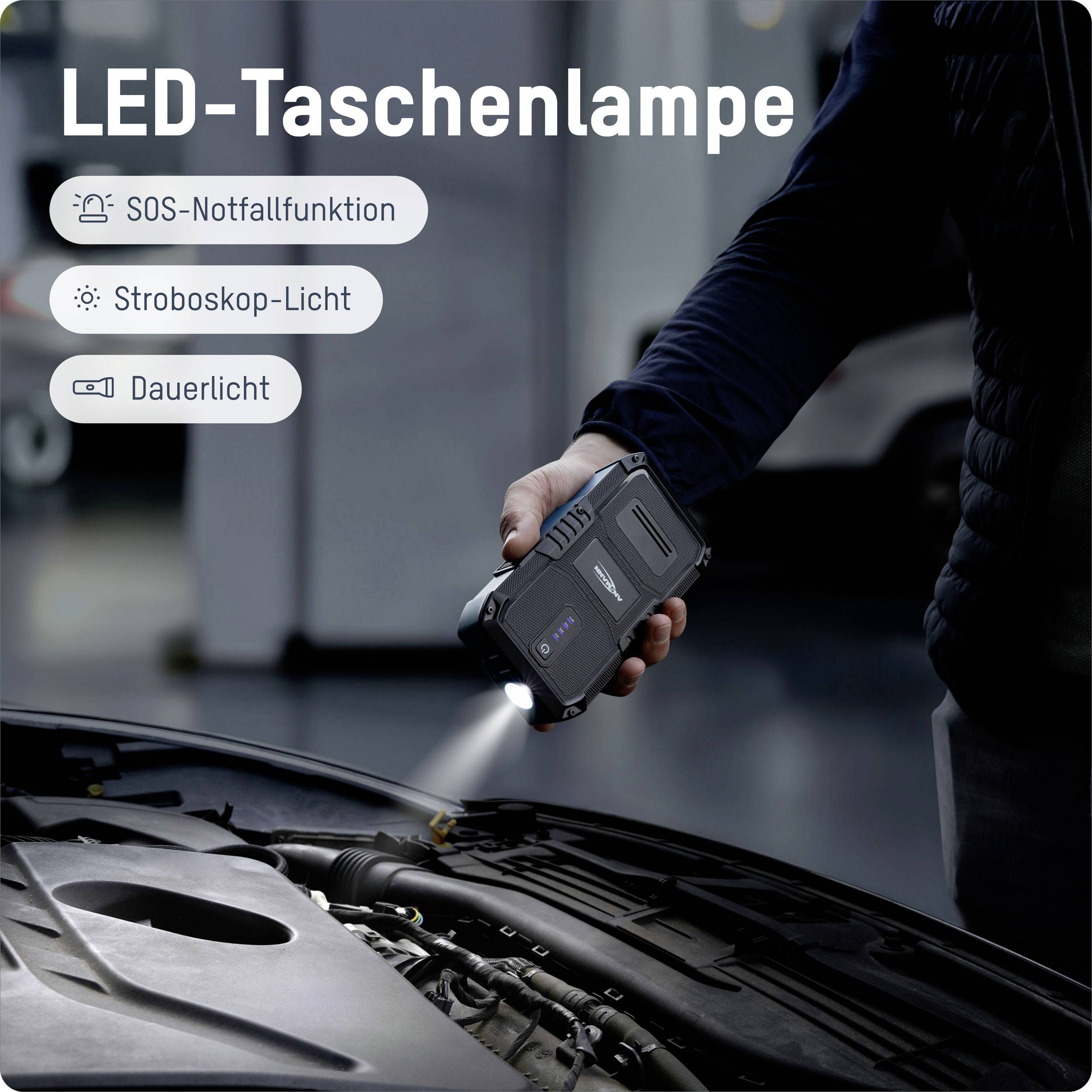 Person hält LED-Taschenlampe über Motorhaube in der Nacht. Texte beschreiben Funktionen: 'SOS-Notfallfunktion', 'Stroboskop-Licht', 'Dauerlicht'.