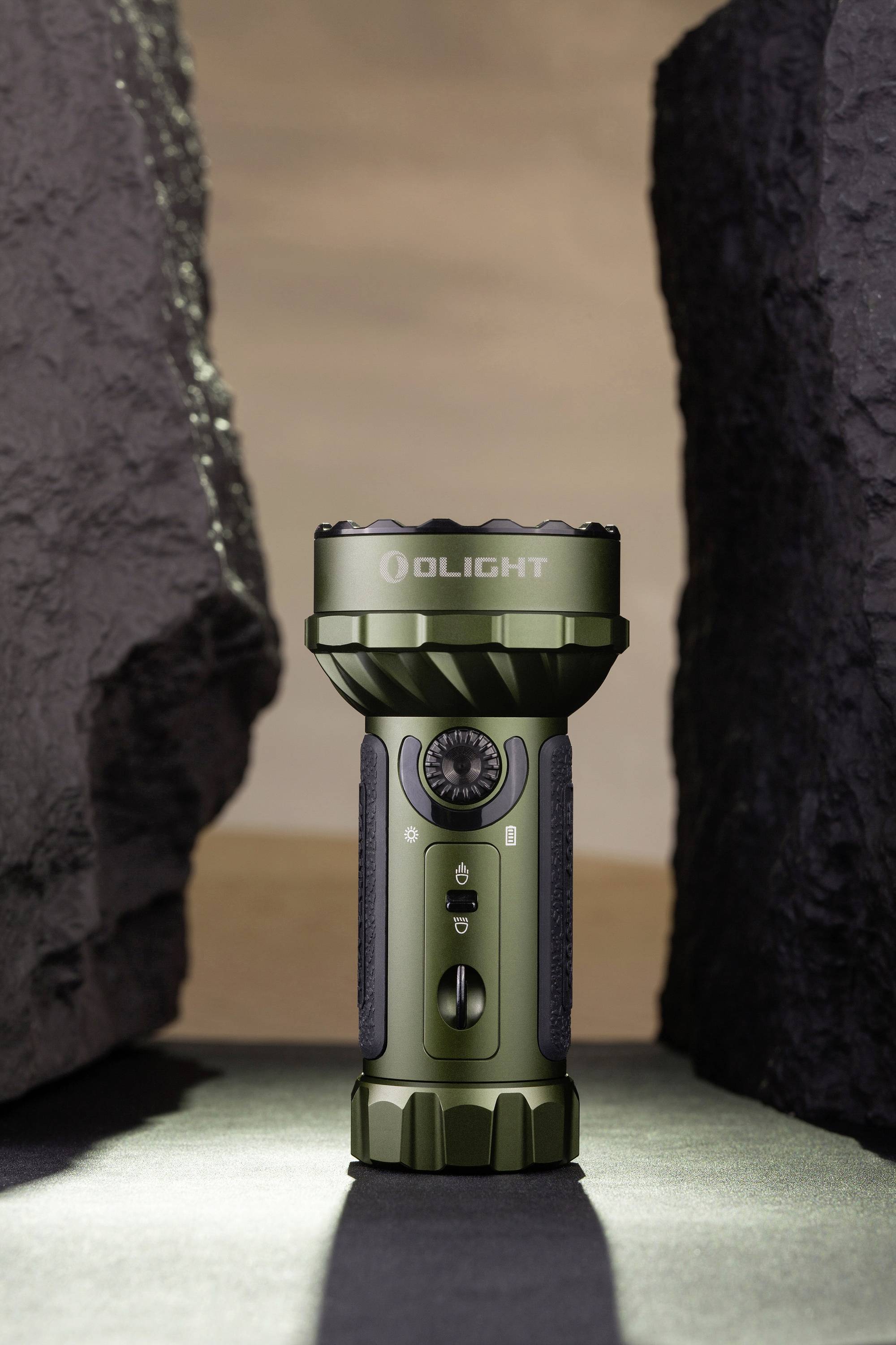 OLight Marauder Mini green LED Taschenlampe Große Reichweite, IPX8 (wasserdicht) akkubetrieben 7000lm 462g