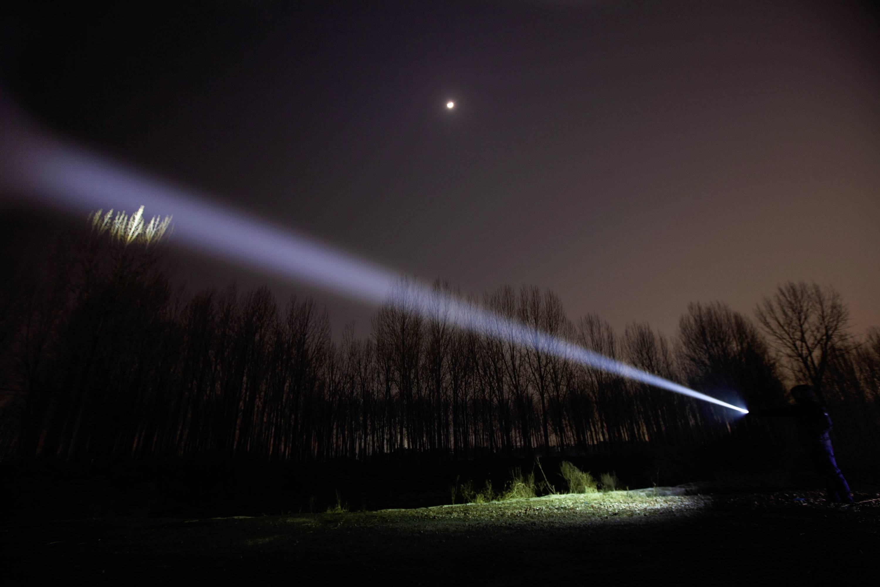 OLight Marauder Mini green LED Taschenlampe Große Reichweite, IPX8 (wasserdicht) akkubetrieben 7000lm 462g