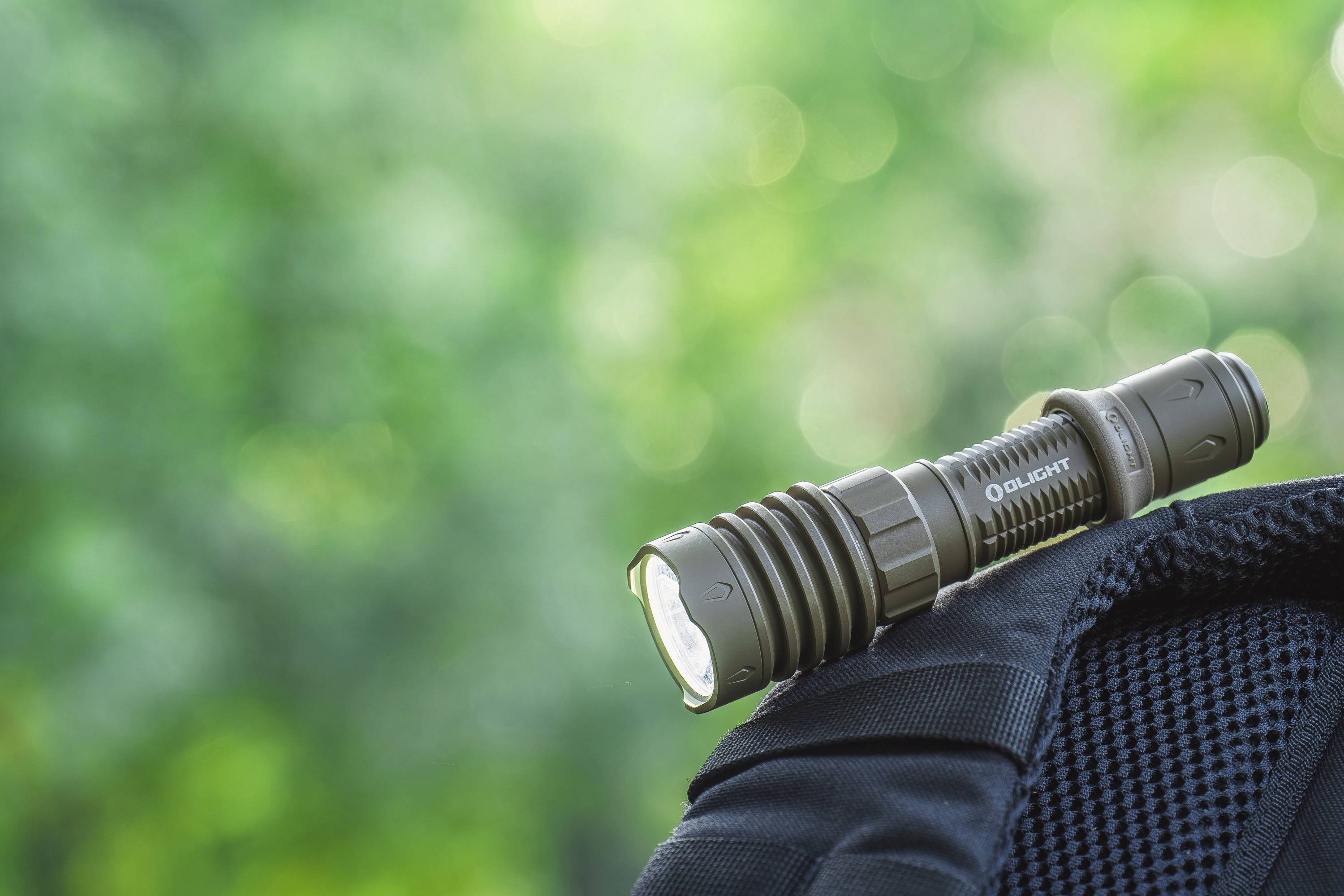 OLight LED Taschenlampe 2600lm 8h 249g