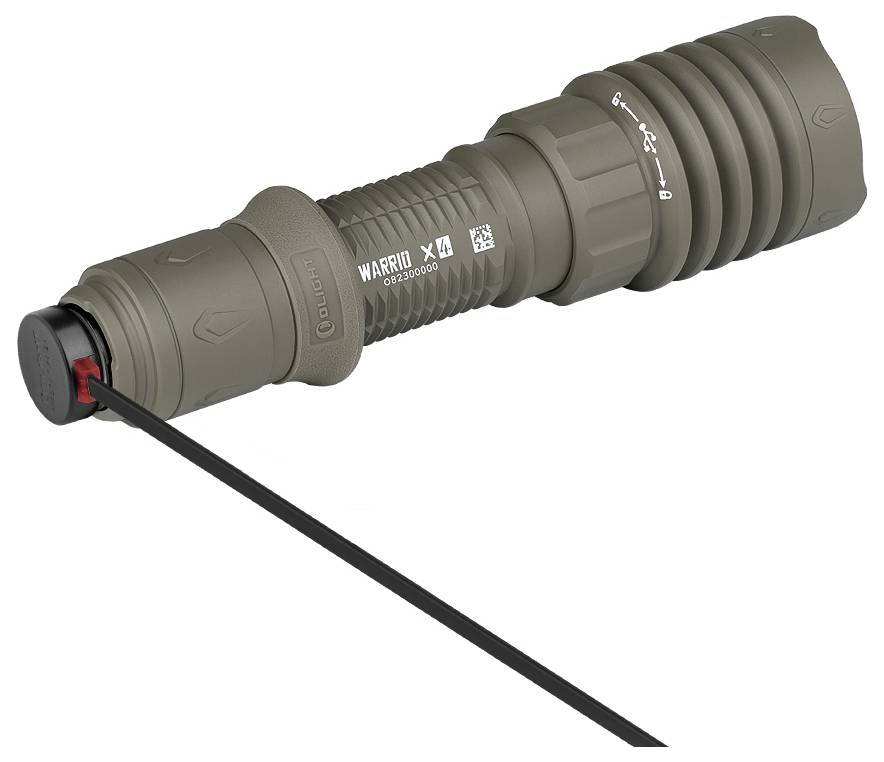 Taschenlampe mit strukturiertem Griff und runder Linse, in olivgrün, abgebildet in einem dunklen Hintergrund mit rotem Ein-/Ausschalter.