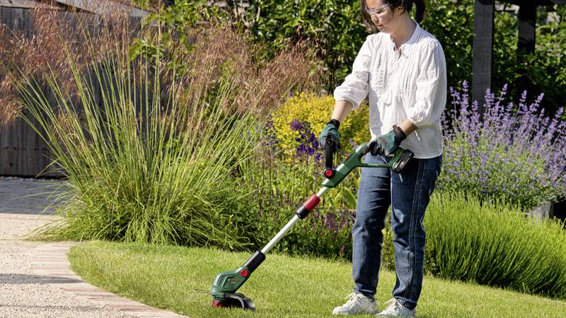 Bosch Home and Garden UniversalGrassCut 18V-23-450 Akku-Rasentrimmer 18V Schnittbreite (max.): 23cm