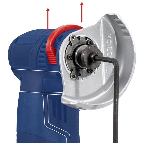 Eine blaue Elektrowerkzeugmaschine mit Schutzabdeckung und Metallstange. Rote Pfeile deuten die Montageanweisungen an.