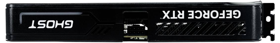 Eine schwarze Grafikkarte mit der Aufschrift 'GHOST' und 'GEFORCE RTX' auf der Seite. Sie hat Lüftungsschlitze zur Kühlung.