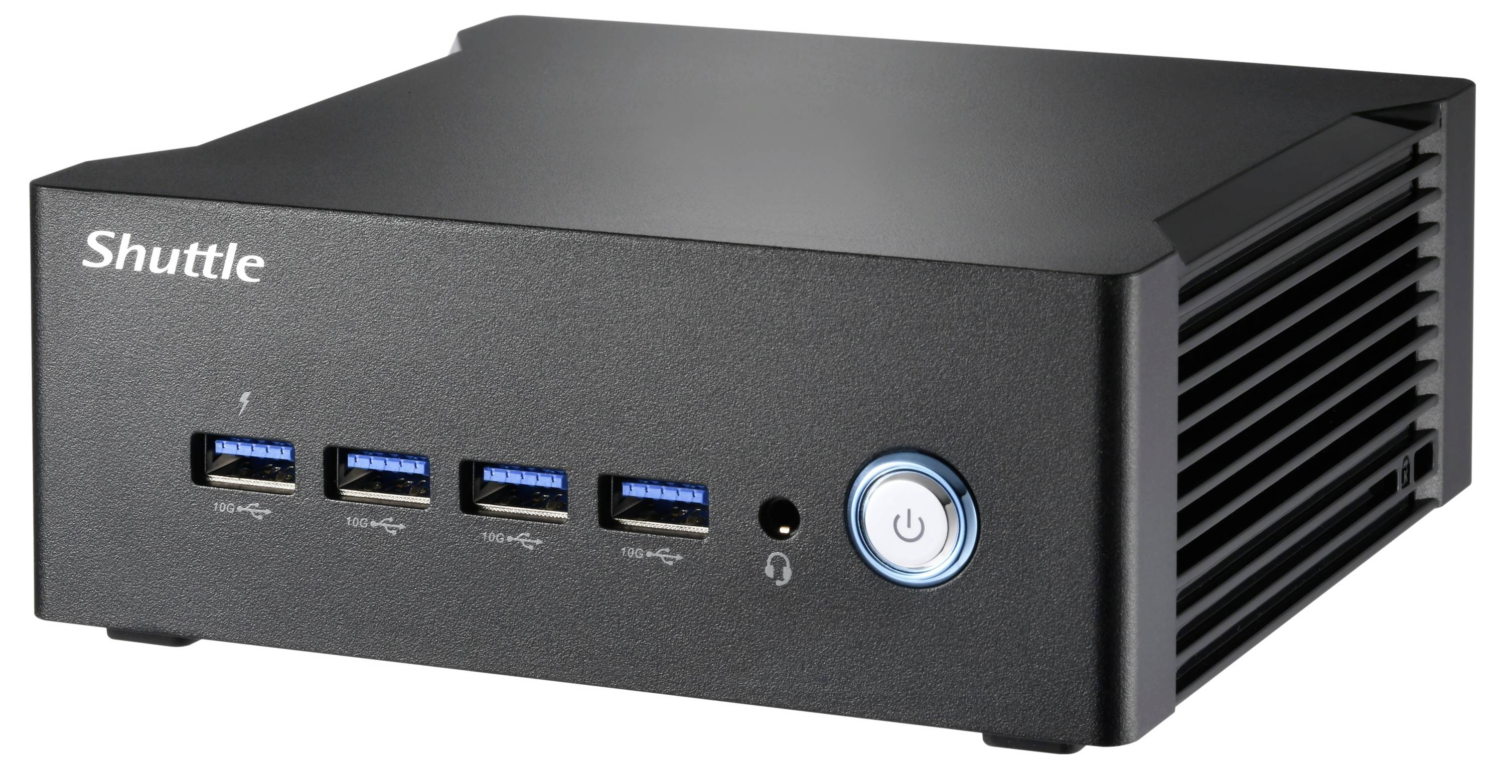 Ein schwarzer Mini-PC mit vier USB-Anschlüssen, Audioanschluss und Ein/Aus-Schalter auf der Vorderseite. Marke 'Shuttle'.