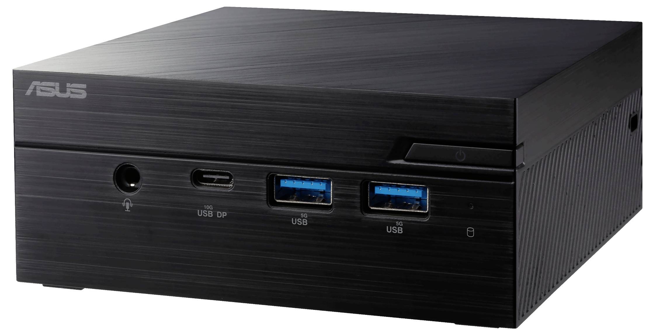 Ein kompakter schwarzer Mini-Desktop-Computer mit zwei USB-Anschlüssen, einem USB-C-Anschluss und einem Kopfhöreranschluss auf der Vorderseite, mit der Marke 'ASUS'.