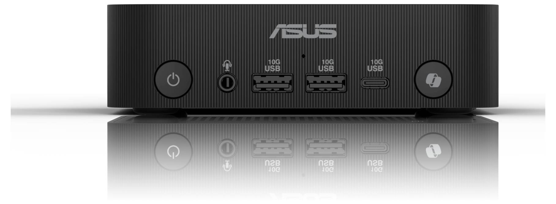 Ein schwarzer Asus Mini-PC mit drei USB-Ports und einem USB-C-Port auf der Vorderseite, umgeben von einem reflektierenden Untergrund.