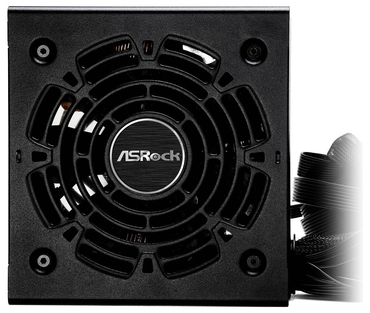Ein schwarzes Netzteil von ASRock mit sichtbarem Lüfter und Kabeln auf der rechten Seite, geeignet für Computer-Gehäuse.