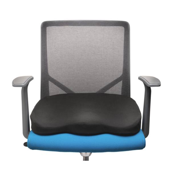 Höhenverstellbarer Bürostuhl mit Netzrückenlehne, schwarz gepolsterter Sitz und blauem Lendenkissen; ergonomisch gestaltet.