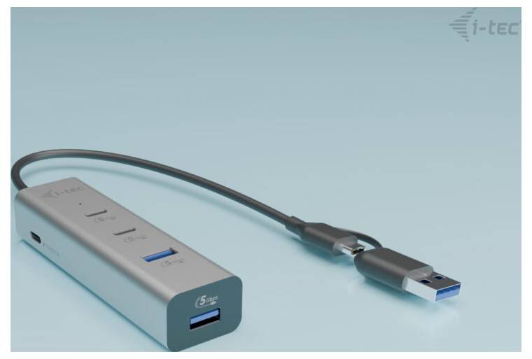 USB-C zu USB 3.0 Adapter mit einem Kabel verbunden. Drei USB-Anschlüsse an der Oberseite, ein weiterer an der Seite des Adapters.