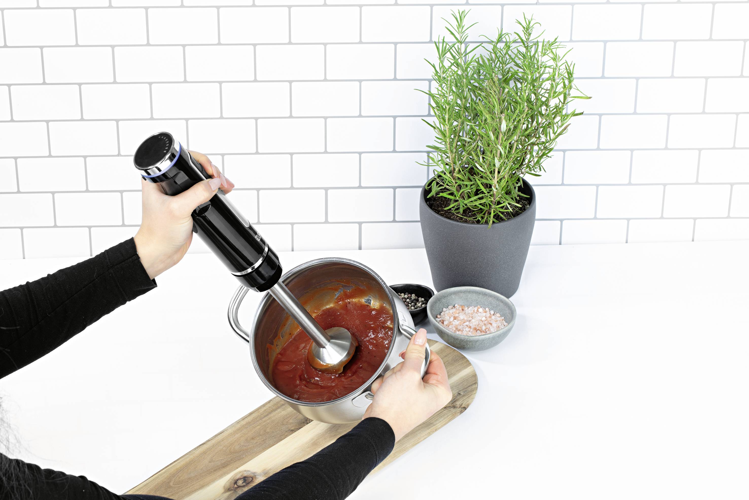 GourmetMaxx Stabmixer 200W akkubetrieben, mit Zerkleinereraufsatz, Schneebesenaufsatz, inkl. Mixaufsatz Schwarz, Silber