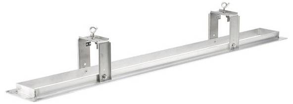 Metallschiene mit zwei Halterungen und Ösen.