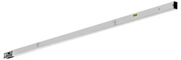 Ein langer, rechteckiger, metallischer Balken mit Befestigungselementen an beiden Enden, möglicherweise Teil einer strukturellen Konstruktion.