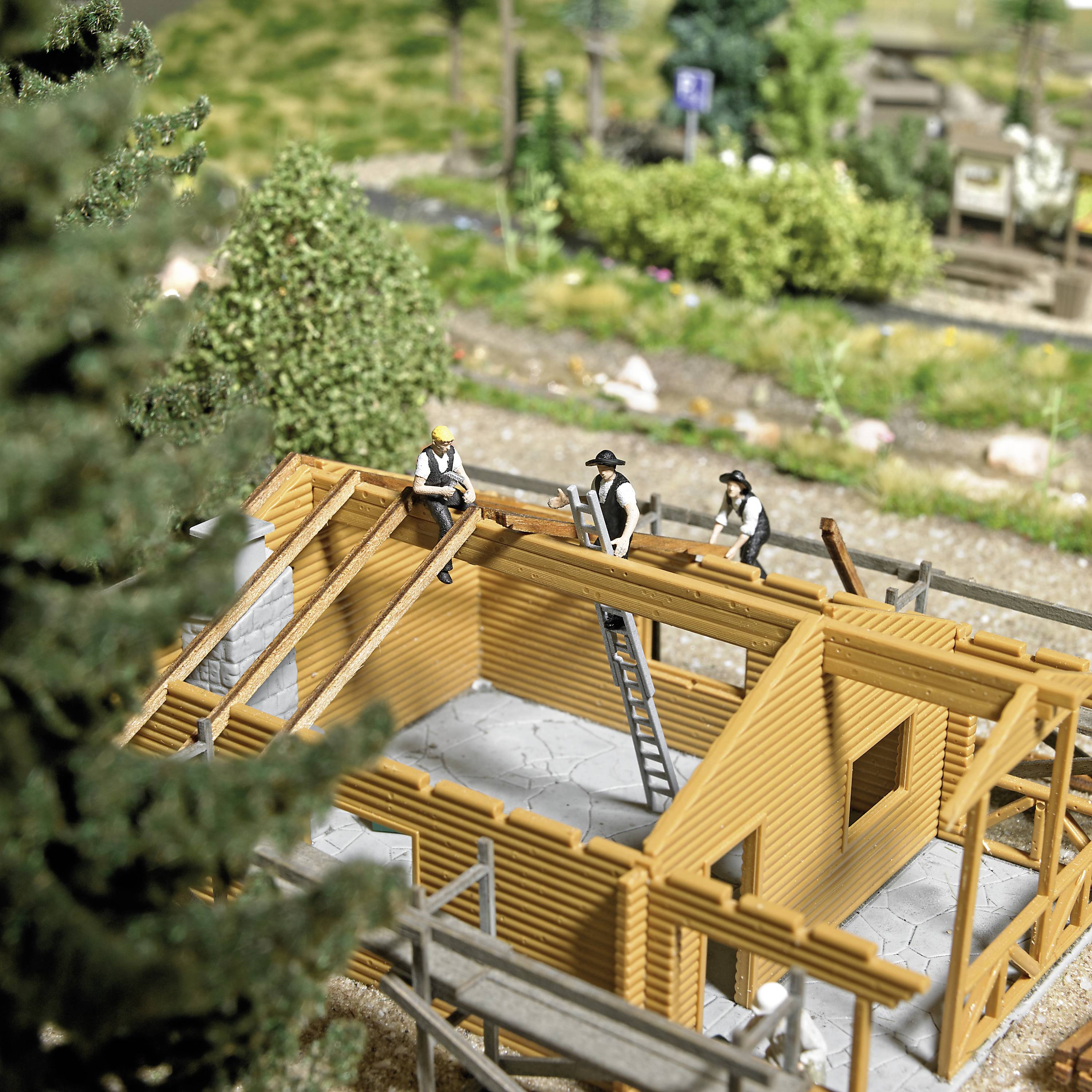Busch H0 Action Set Zimmermänner mit Gerüst Bausatz
