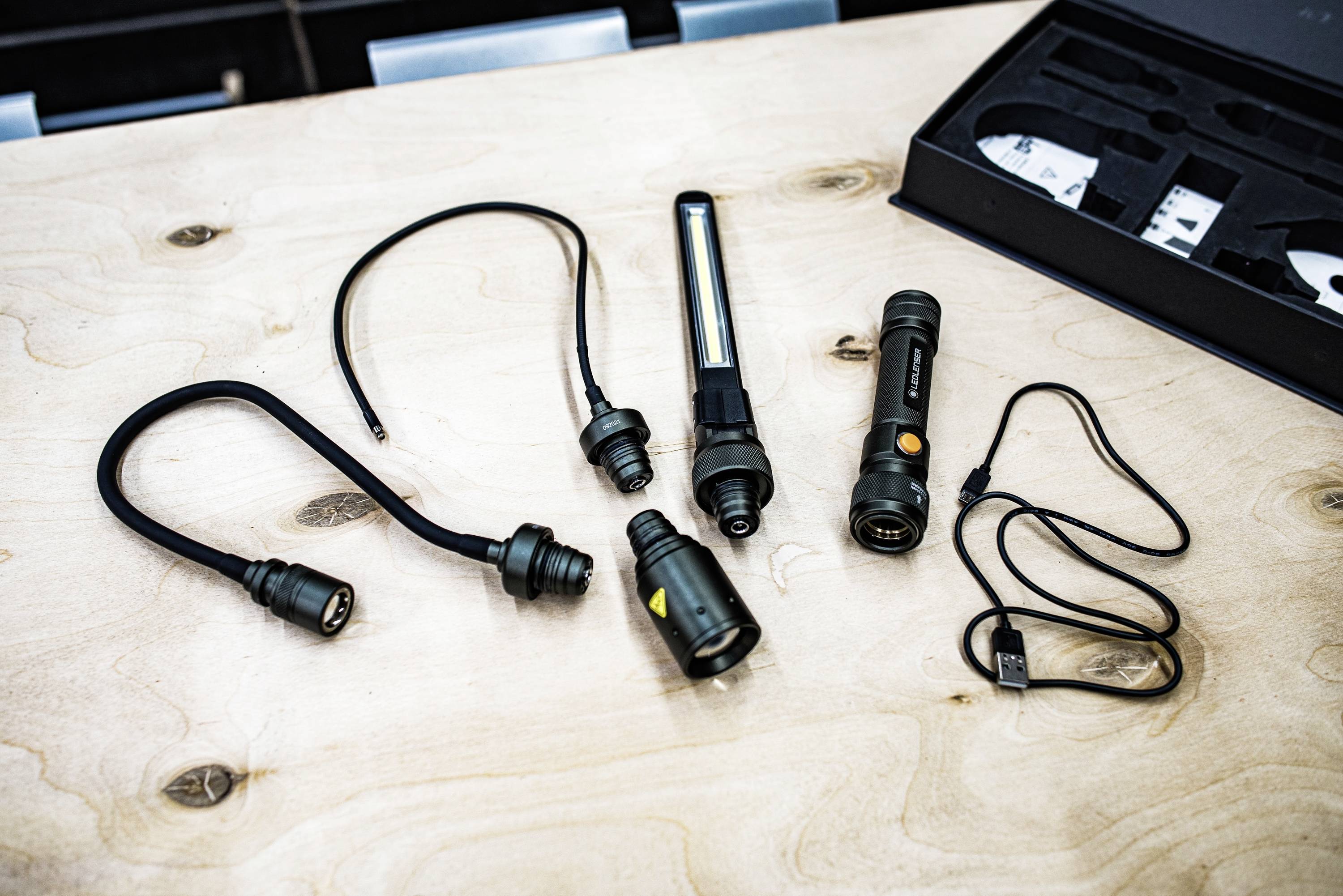 Ledlenser 502136 Workers Friend LED Arbeitsleuchte akkubetrieben Anzahl mitgelieferte Akkus 1