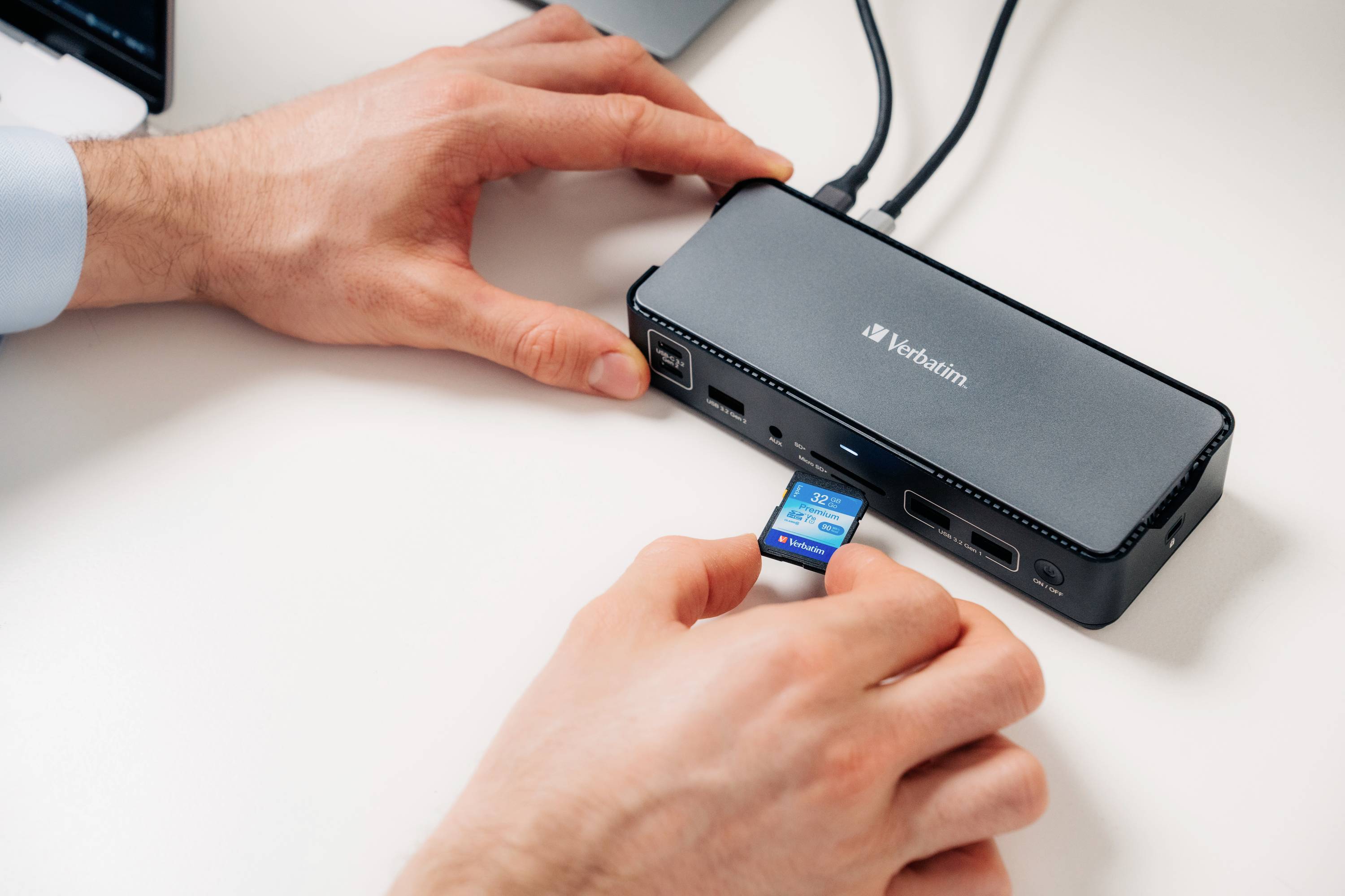 Verbatim USB-C® Dockingstation CDS-15 Passend für Marke Dockingstations: Universal USB-C® Power Delivery, integrierter Kartenleser