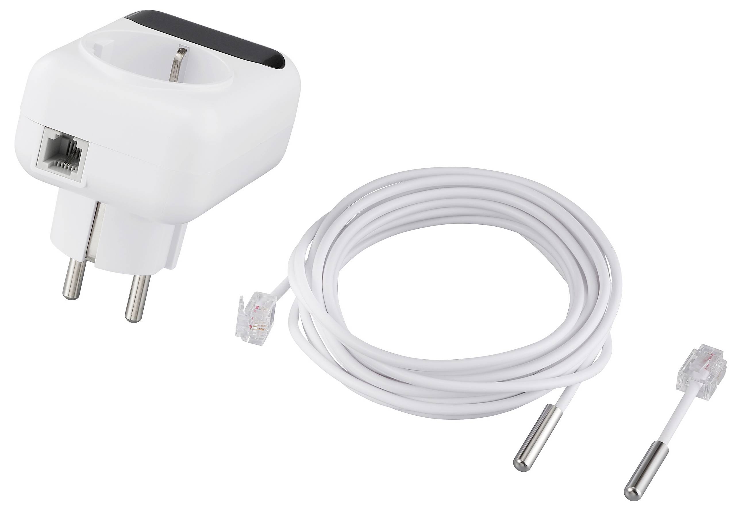 Ein weißer Netzadapter mit europäischem Stecker und Ethernet-Anschluss, zusammen mit einem aufgewickelten weißen Kabel mit zwei schlanken Metallspitzen an den Enden.