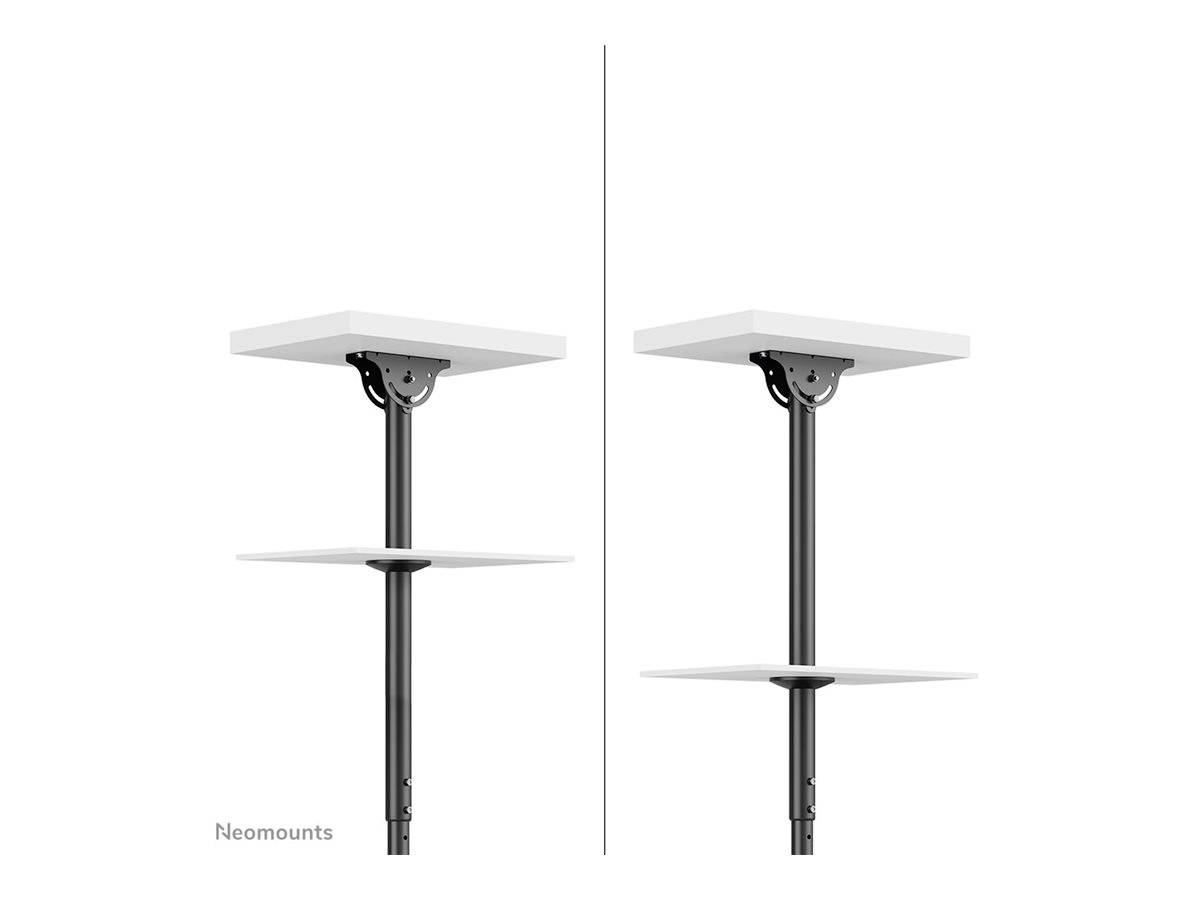 Zwei höhenverstellbare Regale übereinander montiert an einem vertikalen Ständer, auf weißem Hintergrund. Links hat einen schmaleren Rand.