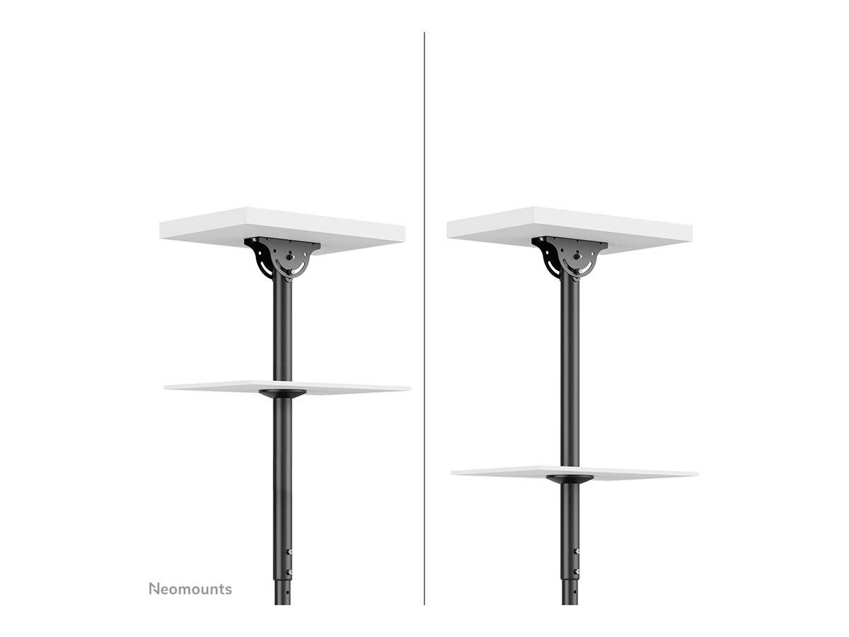 Zwei weiße Regalplatten, links mit Schwenkmechanismus, rechts feststehend. Beide sind auf schwarzen Stützen montiert.