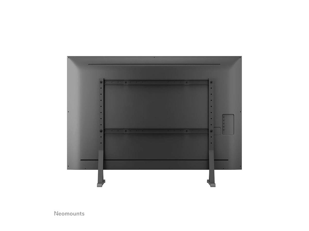 Rückansicht eines Fernsehers mit montierten Standfüßen und vielen Montagemöglichkeiten. Aufschrift 'Neomounts' in der Ecke.